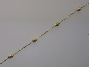 Das Collier Gold 585 mit facettierten Kugeln, Modellnummer 660/200059/45, ist ein elegantes Schmuckst&uuml;ck. Es handelt sich um eine Halskette aus Gelbgold mit einer L&auml;nge von 450 mm. Tragen Sie es am besten zu feierlichen Anl&auml;ssen oder als stilvolles Accessoire f&uuml;r den Alltag, um jedem Outfit einen Hauch von Eleganz zu verleihen.