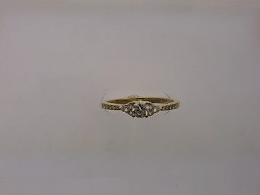 Der Ring Gold 585 Brilliant ist ein edler Verlobungsring aus Diamant, Modellnummer 709/200029/56. Er besticht durch seine elegante Verarbeitung und die hochwertige Goldlegierung von 585. Die Ringgr&ouml;&szlig;e ist 56. Tragen Sie ihn am besten zu besonderen Anl&auml;ssen als Symbol Ihrer Liebe und Verbindung. Er erg&auml;nzt perfekt jeden eleganten Anlass oder jede Verlobungsfeier.