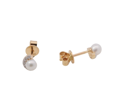 Die Ohrstecker Gold 585 2 SWZP / Brillant Modellnummer 288557019 bestechen durch 585er Gold und S&uuml;&szlig;wasserperlen mit einem brillanten Akzent. Diese stilvollen Ohrringe sind ideal f&uuml;r elegante Anl&auml;sse. Am besten wirken sie, wenn sie zu zur&uuml;ckgesteckten Haaren oder Hochsteckfrisuren getragen werden, um die Perlen und den Glanz optimal zur Geltung zu bringen.