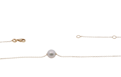 Die Halskette aus 585er Gelbgold mit einem 7mm S&uuml;&szlig;wasserperlenanh&auml;nger besticht durch zeitlose Eleganz. Sie geh&ouml;rt zur Kategorie Schmuck, speziell Halsketten. Ideal f&uuml;r besondere Anl&auml;sse oder als edles Accessoire im Alltag. Tragen Sie sie, um Eleganz und Stil zu betonen. Perfekt zum Kombinieren mit weiteren Schmuckst&uuml;cken aus Gelbgold.