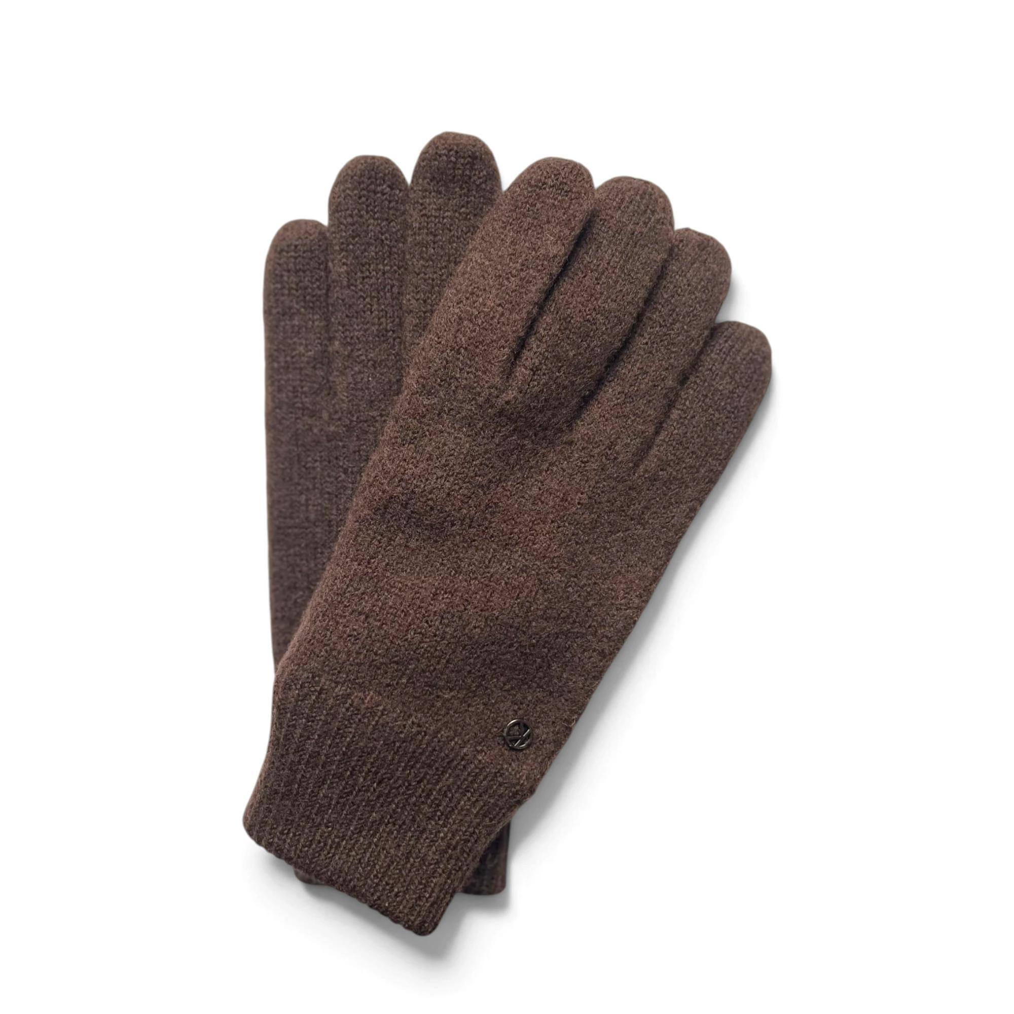 KESSLER Modell Yuki &ndash; Warme wollen handschoenen van 100% scheerwol
Op zoek naar warme, comfortabele handschoenen voor koude winterdagen? De KESSLER Modell Yuki combineert de natuurlijke warmte van 100% scheerwol met een tijdloos design en een verfijnde afwerking. Dankzij de gewalkte wolstructuur bieden deze wollen handschoenen extra bescherming tegen kou en wind, terwijl de ademende eigenschappen van de natuurlijke vezels bijdragen aan een aangenaam draagcomfort.

Of je nu onderweg bent naar je werk, een winterse wandeling maakt of een betrouwbaar paar handschoenen zoekt voor in de auto: Modell Yuki is een veelzijdige keuze voor dagelijks gebruik.

100% scheerwol met Woolmark-certificering

Modell Yuki is gemaakt van 100% zuivere scheerwol en voorzien van het Woolmark-keurmerk. Scheerwol staat bekend om zijn natuurlijke isolerende en ademende eigenschappen. Hierdoor helpen de handschoenen je handen warm en comfortabel te houden, ook wanneer je ze langere tijd draagt.

Gewalkte wol voor extra warmte en bescherming

Door het walkproces worden de wolvezels dichter op elkaar gebracht, waardoor een compacte en stevige structuur ontstaat. Dit maakt de handschoenen wind- en waterafstotend en helpt warmte effectief vast te houden. Bovendien draagt de gewalkte afwerking bij aan de vormvastheid en slijtvastheid van de handschoenen.

Tijdloos design met verfijnde details

De KESSLER Modell Yuki heeft een klassieke uitstraling die moeiteloos past bij verschillende winterse outfits. Het brede, dubbelgebreide manchet sluit comfortabel aan rond de pols en helpt koude lucht buiten te houden. Het subtiele KESSLER-metalen embleem in gunmetal op de rechteronderhand geeft de handschoenen een stijlvolle, herkenbare afwerking.

Veelzijdige winterhandschoenen voor elke dag

Van een koude ochtend onderweg naar kantoor tot een ontspannen wandeling in de winter: deze warme wollen handschoenen zijn gemaakt voor dagelijks comfort. Dankzij het tijdloze ontwerp zijn ze bovendien eenvoudig te combineren met zowel een casual jas als een klassieke wintermantel.

Ook als extra paar handschoenen voor in de auto of als praktisch en stijlvol cadeau is Modell Yuki een uitstekende keuze.

Productdetails &ndash; KESSLER Modell Yuki

Merk: KESSLER
Model: Yuki
Materiaal: 100% scheerwol
Certificering: Woolmark
Afwerking: Gewalkte wolstructuur
Manchet: Breed, dubbelgebreid
Detail: KESSLER-metalen embleem in gunmetal op de rechteronderhand
Eigenschappen: Warm, ademend, windafstotend, waterafstotend en vormvast
Onderhoud: Volg de onderhoudsinstructies van de fabrikant. Trek de handschoenen na het dragen voorzichtig in vorm.
Kies voor natuurlijke warmte met KESSLER Modell Yuki

Met de KESSLER Modell Yuki kies je voor de natuurlijke warmte van scheerwol, een comfortabele pasvorm en een tijdloze uitstraling. Een veelzijdig paar wollen winterhandschoenen dat functionaliteit en stijl samenbrengt.