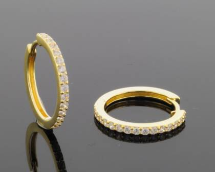 Die Creolen Silber GP Zirkonia, Modellnummer 743401019, sind elegante Ohrringe, die unter die Kategorie Schmuck fallen. Sie geh&ouml;ren zur Unterkategorie Zirkonia-Creolen. Diese stilvollen Ohrringe passen perfekt zu formellen und legeren Outfits. Tragen Sie sie, um jedem Look einen Hauch von Eleganz und Glanz zu verleihen. Ideal f&uuml;r jeden Anlass!