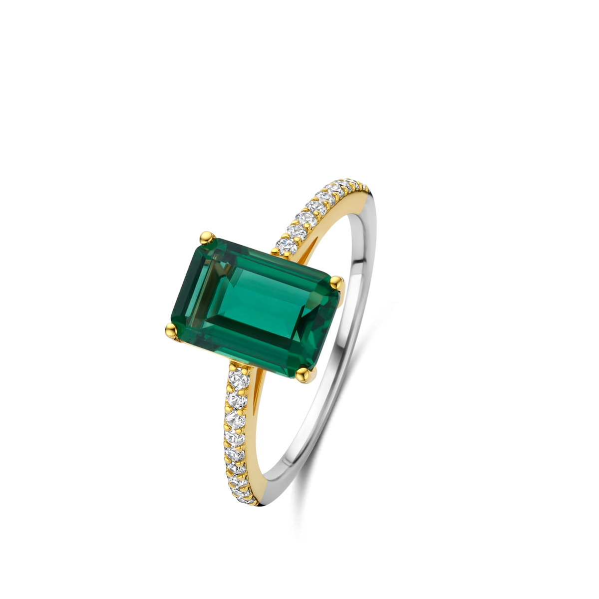 Een prachtige en verfijnde toevoeging aan uw sieradencollectie. Deze ring combineert een schitterende groene zirkoon met witte zirkoontjes op de band wat een elegante uitstraling geeft. Draag deze ring als een statementstuk bij formele gelegenheden of om een casual outfit te verfraaien. Verkrijgbaar in alle even maten. 