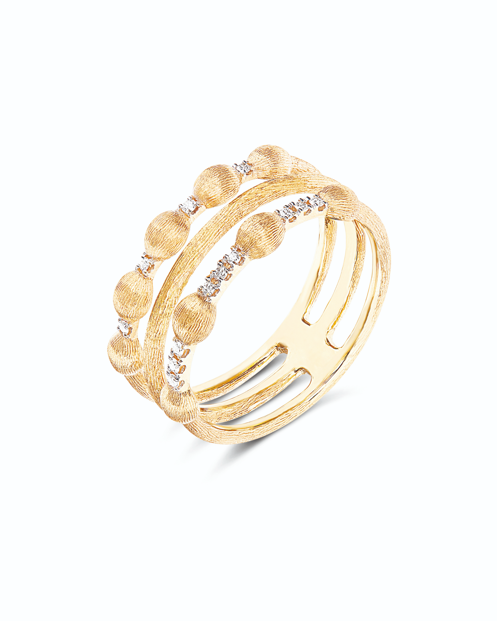De Dancing in the Rain &Eacute;lite Ring van het Italiaanse juwelenhuis Nanis is een verfijnde creatie waarin artistiek design en subtiele luxe samenkomen. De warme gloed van het goud, de karakteristieke gestructureerde afwerking en de fonkelende diamanten vormen een harmonieus geheel met een uitgesproken, eigentijdse elegantie.

De organische, afgeronde vormen geven de ring een sculpturaal karakter, terwijl de briljant geslepen diamanten voor een delicate schittering zorgen. Een bijzonder juweel dat de creativiteit en het vakmanschap van Italiaans design weerspiegelt.

Een tijdloos statement met een eigen karakter. De Dancing in the Rain &Eacute;lite Ring is een elegante blikvanger die moeiteloos verfijning toevoegt aan elke gelegenheid.