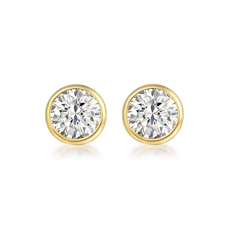 Verrijk je sieradencollectie met deze prachtige oorbellen met 14-karaats goud met lab grown diamant 4 mm , een waar symbool van tijdloze schoonheid en verfijning. Deze oorbellen, versierd met stralende, met de hand geselecteerde zoetwaterparels, bieden een klassieke maar verfijnde look die elke outfit complementeert.

De parels zijn vervaardigd uit massief 14-karaats goud en het strakke en minimalistische ontwerp zorgt ervoor dat de natuurlijke glans van de parels centraal staat. Hierdoor zijn ze de perfecte keuze voor zowel dagelijkse elegantie als speciale gelegenheden.