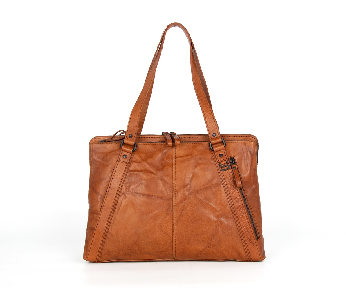 Tas Lilian Cognac &ndash; Spikes

Ontdek de stijlvolle tas Lilian van Spikes & Sparrow in de warme kleur cognac. Deze elegante tas combineert een tijdloze uitstraling met een stoer karakter en is een prachtige aanvulling op iedere outfit. De cognackleur geeft de tas een natuurlijke, luxe look die gemakkelijk te combineren is met zowel casual als geklede kleding.

Met de afmetingen van 42 x 12 x 30 cm biedt de tas een praktische indeling en volop ruimte voor je dagelijkse benodigdheden. Ideaal voor onderweg, tijdens een dagje uit of voor dagelijks gebruik. De warme cognackleur en het stijlvolle ontwerp maken de tas tot een veelzijdig accessoire voor iedere gelegenheid.

Productkenmerken

Merk: Spikes & Sparrow 

Model: Lilian

Kleur: Cognac

Afmetingen: 42 x 12 x 30 cm

Stijl: Tijdloos, stoer en elegant

Gebruik: Ideaal voor dagelijks gebruik

Kies voor de tas Lilian van Spikes & Sparrow en voeg een stijlvolle cognac kleurige tas toe aan je collectie. Een mooie combinatie van uitstraling, veelzijdigheid en praktisch gebruiksgemak.