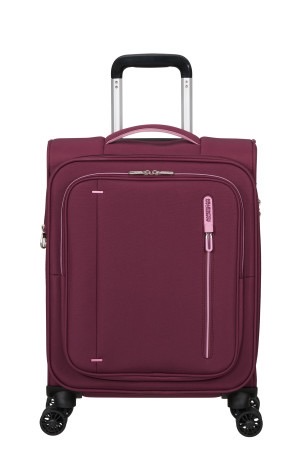 American Tourister Cloudrider Spinner S EXP TSA &ndash; 38,5 Liter

Ga goed voorbereid op reis met de American Tourister Cloudrider Spinner S EXP TSA. Deze compacte en praktische koffer is ideaal voor korte vakanties, stedentrips en zakenreizen. Met een inhoud van 38,5 liter biedt deze spinner voldoende ruimte voor je kleding, schoenen en andere reisbenodigdheden.

Dankzij het handige spinnerontwerp is de koffer gemakkelijk te manoeuvreren tijdens het reizen. Het compacte formaat en het uitbreidbare ontwerp maken deze American Tourister koffer een praktische keuze voor reizigers die comfort en flexibiliteit belangrijk vinden.

De ge&iuml;ntegreerde TSA-functie biedt extra gemak bij veiligheidscontroles op luchthavens waar TSA-goedgekeurde sloten worden gebruikt. Met een nettogewicht van slechts 2,4 kg neem je je bagage overzichtelijk mee op weg naar je volgende bestemming.

Productkenmerken

Merk: American Tourister

Model: Cloudrider Spinner S EXP TSA

Inhoud: 38,5 liter

Hoogte: 55 cm

Lengte: 40 cm

Breedte: 23 cm

Nettogewicht: 2,4 kg

Type: Spinner koffer

Uitbreidbaar: Ja, EXP

Slot: TSA-slot

Geschikt voor: Korte vakanties, stedentrips en zakenreizen

Waarom kiezen voor de American Tourister Cloudrider?

Met de American Tourister Cloudrider Spinner S EXP TSA kies je voor een praktische reisgenoot met een compact formaat en een ruime inhoud. De combinatie van vier soepel manoeuvreerbare wielen, een uitbreidbaar ontwerp en een TSA-slot maakt deze koffer geschikt voor uiteenlopende reisgelegenheden.

Of je nu een weekend weggaat of een korte zakenreis plant, deze American Tourister spinnerkoffer helpt je om je bagage georganiseerd en comfortabel mee te nemen.

