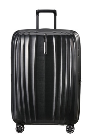 Samsonite Nexis Reiskoffer 76 cm &ndash; 105 liter

Ontdek de Samsonite Nexis reiskoffer van 76 cm, een premium koffer die innovatief design, uitzonderlijke stevigheid en optimaal reiscomfort combineert. Deze ruime koffer is ideaal voor lange vakanties en verre reizen waarbij je voldoende bagageruimte nodig hebt. Dankzij het revolutionaire ROXKIN&trade; materiaal is de Samsonite Nexis bijzonder sterk, licht en ontworpen om intensief reizen moeiteloos aan te kunnen.

Revolutionair ROXKIN&trade; materiaal: sterk en licht

De Samsonite Nexis is vervaardigd uit het innovatieve ROXKIN&trade; materiaal, een geavanceerde technologie met meerdere lagen die ontworpen zijn om stevigheid en lichtheid te combineren. Het materiaal heeft een veerkrachtige structuur die na vervorming helpt terug te keren naar de oorspronkelijke vorm. Zo biedt deze premium reiskoffer een uitstekende balans tussen duurzaamheid, bescherming en gebruiksgemak.

Het moderne design met dynamische lijnen en verfijnde details geeft de koffer bovendien een stijlvolle, tijdloze uitstraling.

Slim interieur en optimale organisatie

Met een royale inhoud van 105 liter biedt de Samsonite Nexis voldoende ruimte voor kleding, schoenen, accessoires en andere reisbenodigdheden. Het doordachte interieur met vaste tussenschotten, meerdere vakken en het praktische Packfix-systeem helpt je bagage overzichtelijk en georganiseerd in te pakken.

Dankzij de uitbreidbaarheid cre&euml;er je bovendien extra pakruimte wanneer je die nodig hebt. Ideaal voor langere vakanties, verre bestemmingen of reizen waarbij je graag wat extra meeneemt.

Extra groot, soepel en stil rijcomfort

De Samsonite Nexis is uitgerust met extra grote, vrijwel geruisloze wielen die soepel met je meebewegen. Hierdoor verplaats je de koffer comfortabel door luchthavens, hotels en treinstations. De combinatie van een lichtgewicht constructie en hoogwaardige functionaliteit maakt deze reiskoffer een betrouwbare reispartner voor uiteenlopende bestemmingen.

10 jaar garantie met Samsonite WeCare

Met de Samsonite Nexis kies je voor hoogwaardige bagage die is ontworpen met oog voor kwaliteit en langdurig gebruik. De collectie wordt ondersteund door het Samsonite WeCare-programma, dat gedurende de garantieperiode van 10 jaar een reparatieservice biedt, onder de toepasselijke garantie- en servicevoorwaarden.

Productspecificaties

Merk: Samsonite

Collectie: Nexis

Type: Grote harde reiskoffer

Hoogte: 76 cm

Lengte: 52 cm

Breedte: 29 cm

Inhoud: 105 liter

Netto gewicht: 3,5 kg

Materiaal: ROXKIN&trade;

Interieur: Vaste tussenschotten, meerdere vakken en Packfix-systeem

Extra functionaliteit: Uitbreidbaar ontwerp

Wielen: Extra groot en vrijwel geruisloos

Garantie: 10 jaar, met ondersteuning via Samsonite WeCare volgens de geldende voorwaarden

Waarom kiezen voor de Samsonite Nexis?

De Samsonite Nexis 76 cm is de ideale keuze voor reizigers die op zoek zijn naar een ruime, lichte en sterke koffer met een premium uitstraling. Het innovatieve ROXKIN&trade; materiaal, de slimme interieurindeling en de soepel rollende wielen maken deze koffer geschikt voor lange vakanties en intensieve reizen. Met 105 liter inhoud, een uitbreidbaar ontwerp en 10 jaar garantie combineert de Nexis stijl, comfort en functionaliteit in &eacute;&eacute;n hoogwaardige reiskoffer.