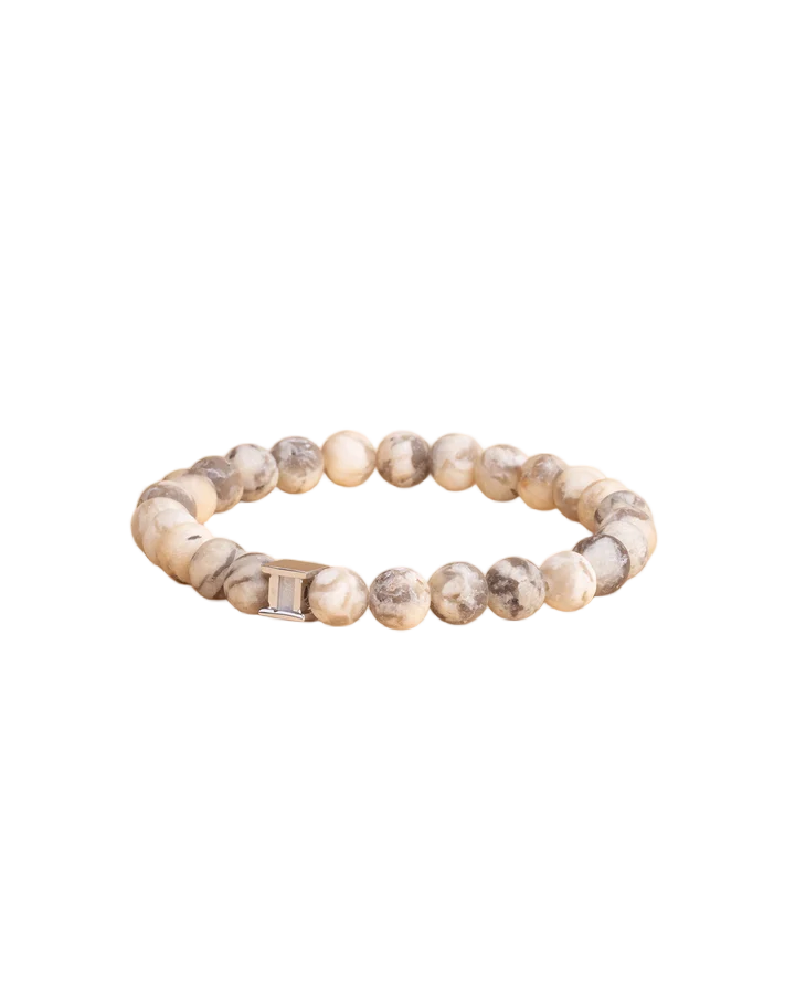 Kralen armband in de kleur  mat Dune in maat L . Het is een is een stijlvolle armband . Met een juweelmaat van 210 mm is het perfect voor de pols. Het type sieraad is een armband. Draag deze armband het beste alleen of combineer met andere subtiele sieraden voor een chique look. Voeg stijl toe aan elke outfit!
