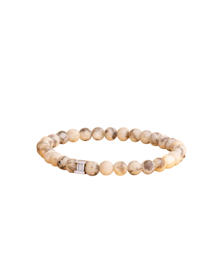 Deze kralen  armband in de matte  Dune is  6mm en in  maat M .  Draag de armband stijlvol om je pols, geschikt voor zowel casual als formele gelegenheden. De mat Dune kralen geven een moderne en veelzijdige uitstraling.