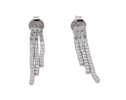 Der Ohrstecker Silber lang Zirkonia, Modellnummer 743766019, besticht durch sein elegantes Design und funkelnde Zirkonia-Steine. Dieser Ohrstecker in der Kategorie "Schmuck" ist perfekt f&uuml;r elegante Anl&auml;sse oder um Ihrem Alltagsoutfit einen Hauch von Glamour zu verleihen. Tragen Sie ihn mit hochgesteckten Haaren, um seine volle Wirkung zu entfalten.