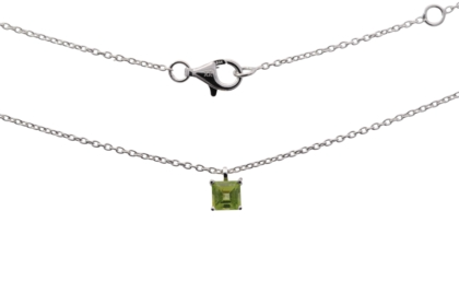 Die Kette mit Anh&auml;nger, Modellnummer 766255019, aus 925er Sterlingsilber zeichnet sich durch einen silberfarbenen Anker und einen gr&uuml;nen Peridot-Edelstein aus. Einzigartiger Schmuck f&uuml;r l&auml;ssige oder formelle Anl&auml;sse. Tragen Sie es mit einem schlichten Top oder einem eleganten Kleid, um den gr&uuml;nen Peridot hervorzuheben. Perfekt f&uuml;r einen Hauch von Eleganz im Alltag.