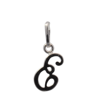 Entdecken Sie unser Buchstabe Silber "E" Anh&auml;nger, Modellnummer 7640290019. Hergestellt aus hochwertigem 925er Sterlingsilber, ist dieser Schmuck ein edler Buchstabenanh&auml;nger. Perfekt, um Ihre Initialen stilvoll zu pr&auml;sentieren. Am besten in Kombination mit einer Silberkette als t&auml;gliches Accessoire oder als besonderes Highlight f&uuml;r besondere Anl&auml;sse getragen.