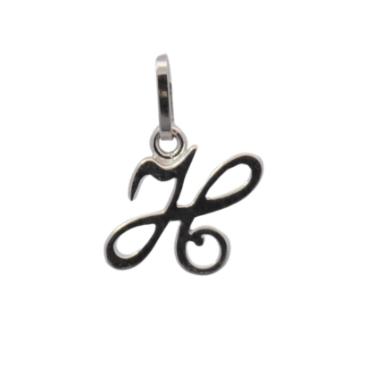 Der Buchstabe Silber "H" Anh&auml;nger mit der Modellnummer 7640330019 besteht aus hochwertigem 925 Sterlingsilber. Er wiegt insgesamt 0,46 g und eignet sich ideal als eleganter und pers&ouml;nlicher Schmuck. Tragen Sie ihn an einer feinen Silberkette, um Ihren individuellen Stil zu betonen. Perfekt f&uuml;r den t&auml;glichen Gebrauch oder als besonderes Geschenk.
