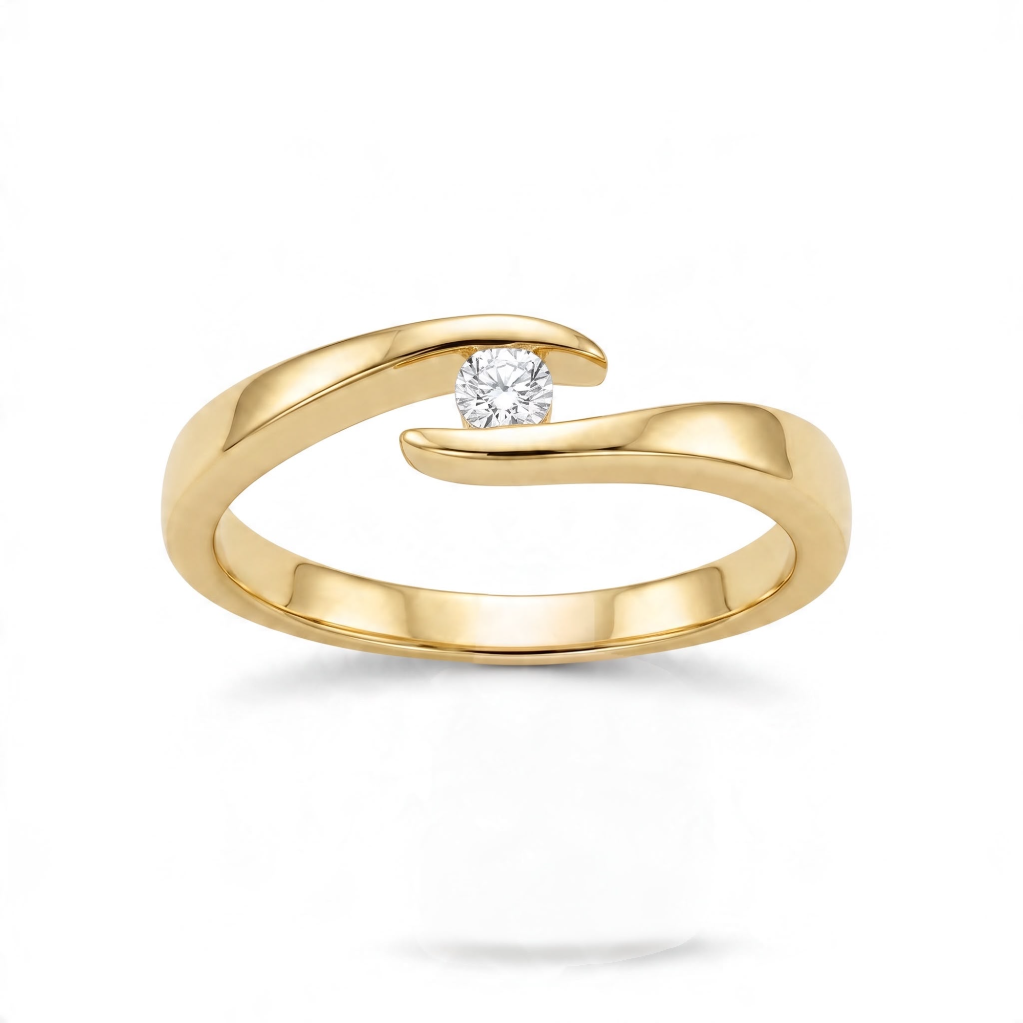 14 karaats geelgouden ring met 1 diamant van 0,05 caraat G/SI
