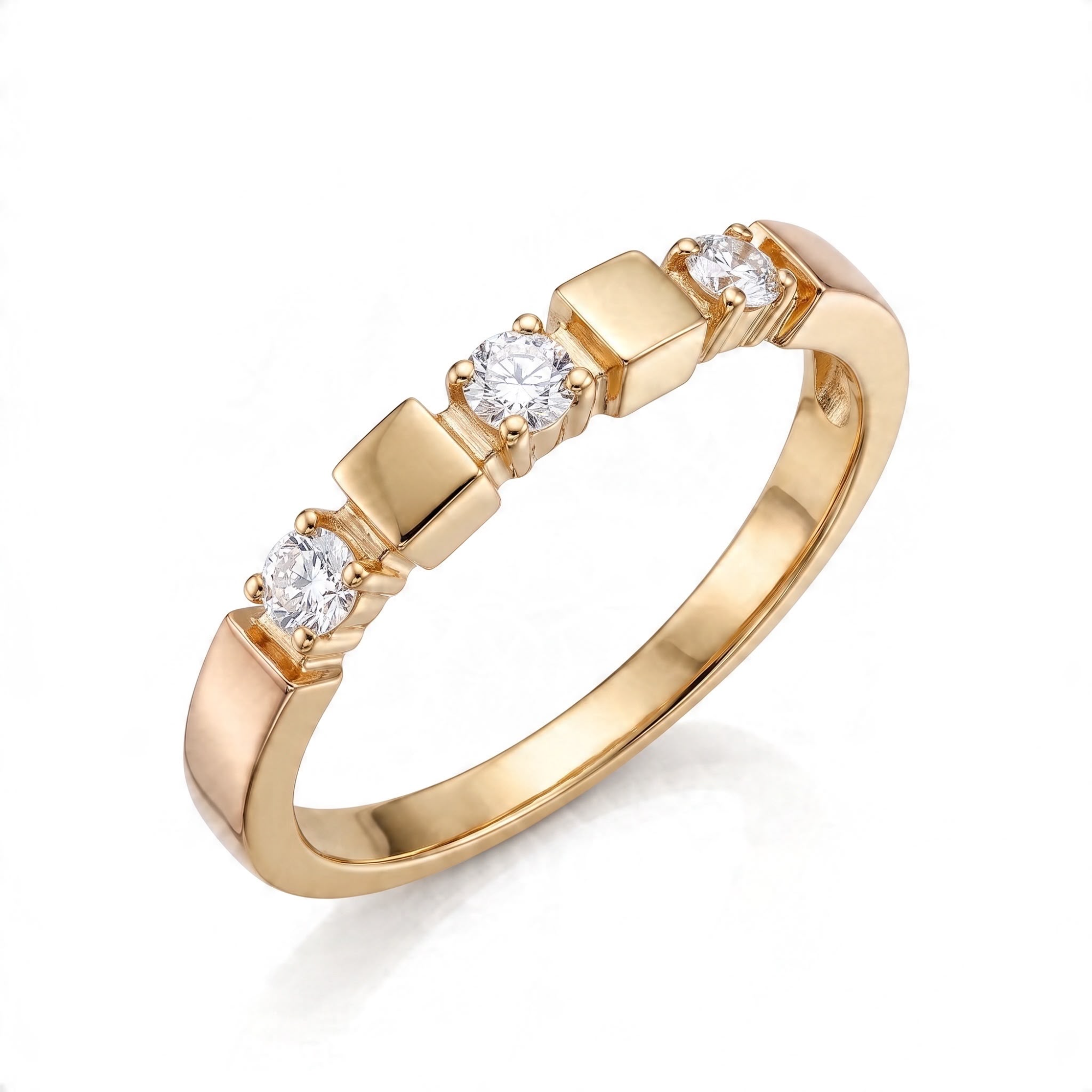 14 karaats geelgouden ring met 3 diamanten van totaal 0,10 caraat G/SI
