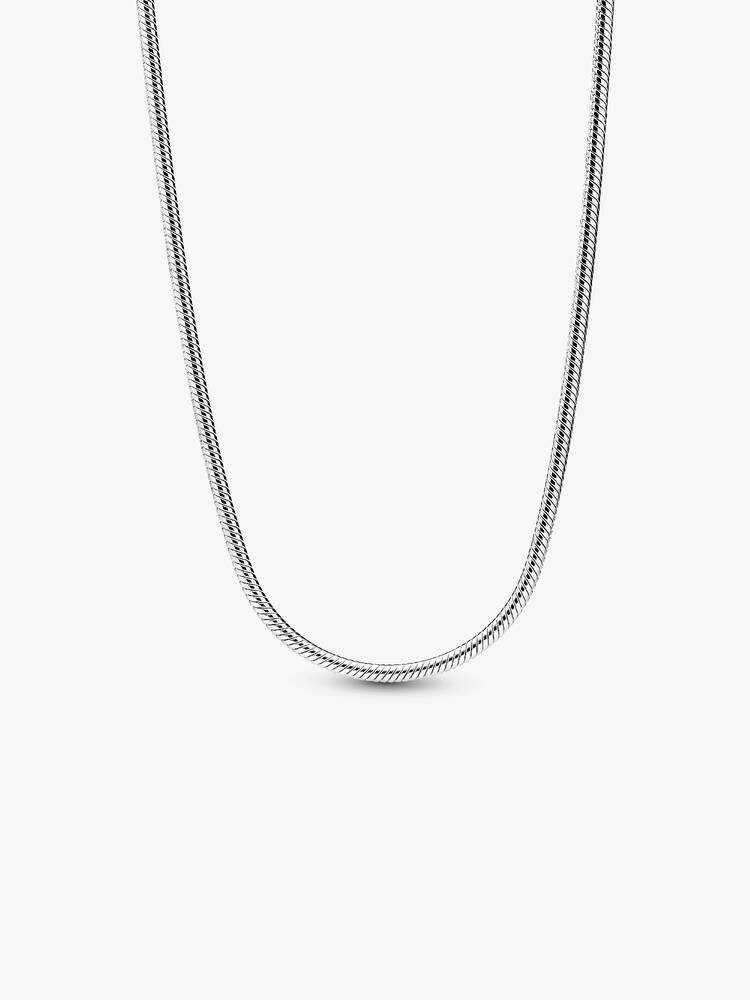 De PANDORA Slangen Ketting van 45 cm, modelnummer 395061C00-45, is een verfijnde halsketting met een elegant slangenkettingdesign. Het valt onder de categorie juwelen en is ideaal voor elke gelegenheid. Draag deze ketting als een opvallende statement met een hanger of combineer met andere kettingen voor een stijlvolle, gelaagde look. Perfect voor dagelijks gebruik of speciale gelegenheden.