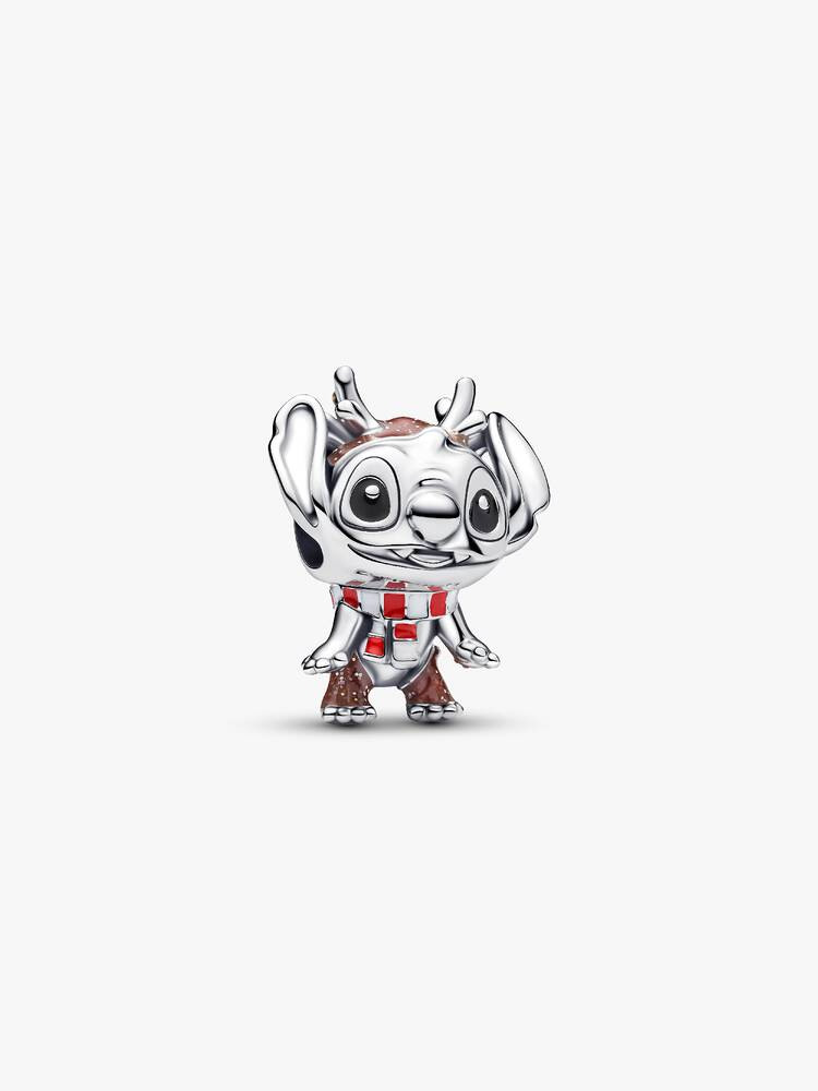Stitch komt helemaal in de kerststemming. Deze bedel van sterling zilver, vormgegeven als rendier en afgewerkt met kleurrijk emaille, brengt een vleugje ondeugende Disney-magie in je kerstoutfit.