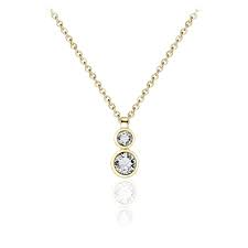 Onze vergulde ketting met twee zirkoniasteentjes in zetting is een tijdloze blikvanger. De moderne verfijning voegt een vleugje glamour en elegantie toe aan elke outfit &ndash; ideaal voor zowel formele gelegenheden als voor alledag. Laat je elegante stijl zien met dit klassieke sieraad.