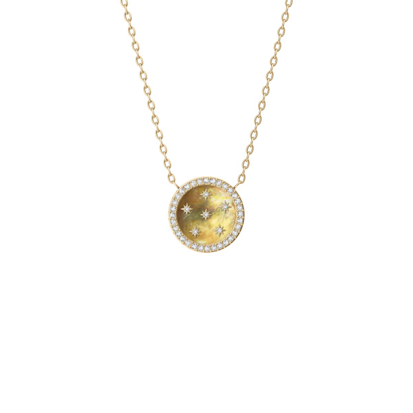De FOSSIL COLLIER MERRIT JF05028710 is een stijlvolle ketting van het type jewel. Met een elegant ontwerp voegt deze ketting verfijning toe aan elke outfit. Draag het als een opvallend accessoire met een eenvoudige blouse of jurk voor een chique uitstraling. Perfect voor zowel dagelijkse looks als speciale gelegenheden.