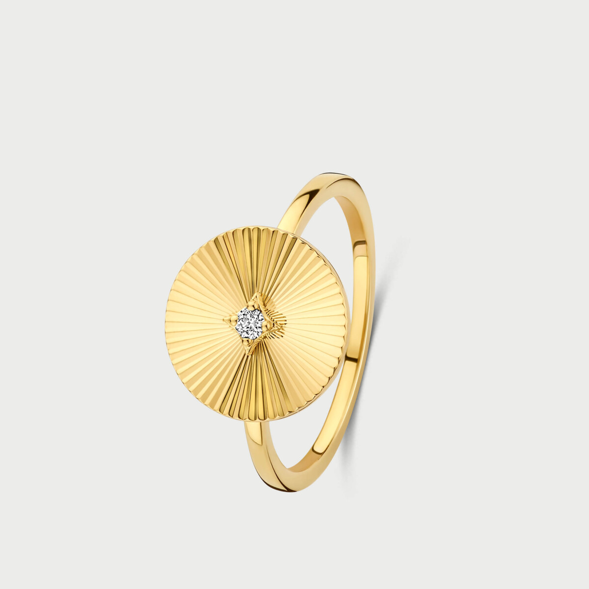 De M&eacute;rit&eacute; 14kt Geelgouden Ring met Labo Briljant is een prachtige ring in maat 54, met een opvallende gele kleur. Deze ring laat zich perfect combineren met zowel elegante avondkleding als alledaagse outfits voor een stijlvolle uitstraling. Draag met zelfvertrouwen en flair!