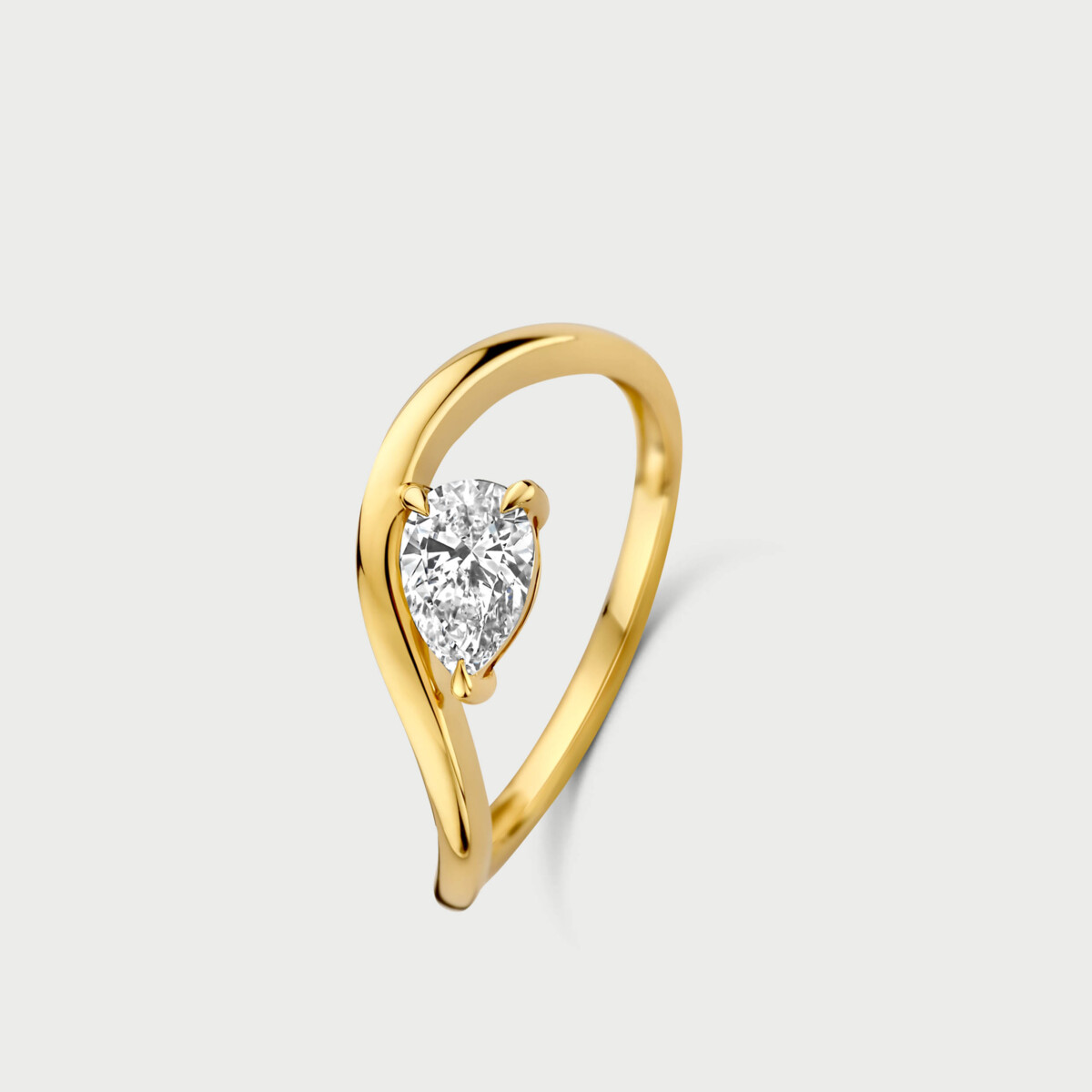 De M&eacute;rit&eacute; 14kt geelgouden ring met laboratoriumdiamant in peervorm is een prachtige ring gemaakt van nikkelvrij geelgoud en maat 54, biedt het elegantie en duurzaamheid. Draag deze ring als een opvallend sieraad op speciale gelegenheden of dagelijks voor een verfijnde uitstraling. Perfekt te combineren met andere gouden sieraden.