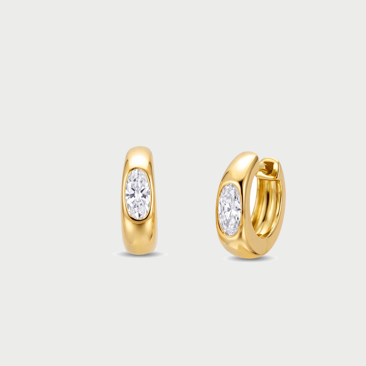 De M&eacute;rit&eacute; 14kt Geelgouden Labo Diamant Movalslijp MBO001$ zijn prachtige creooloorbellen met een gemaakt van 14kt geelgoud. Ze stralen elegantie uit en zijn perfect voor dagelijks gebruik of speciale gelegenheden. Draag ze met opgeheven haar om hun schittering te accentueren en je look compleet te maken.
