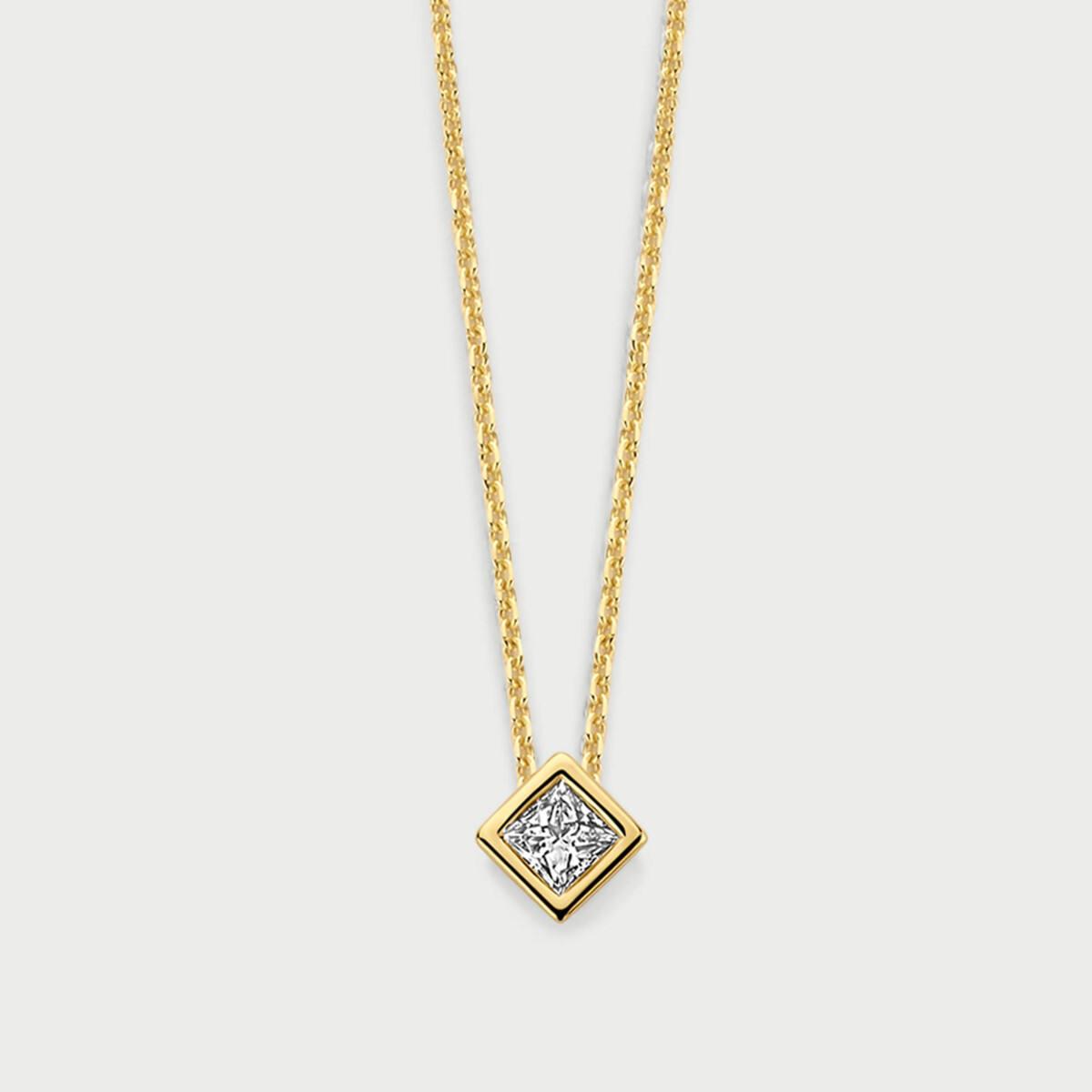 De M&eacute;rit&eacute; 14kt Geelgouden Halsketting MCC017$ is een luxueus sieraad met een laboratorium prinsesgeslepen diamant. De ketting heeft een lengte van 45cm en extra oog op 40cm. Ideaal te dragen als een elegant accent bij zowel formele als casual outfits. Voeg een verfijnde touch toe aan elke look!