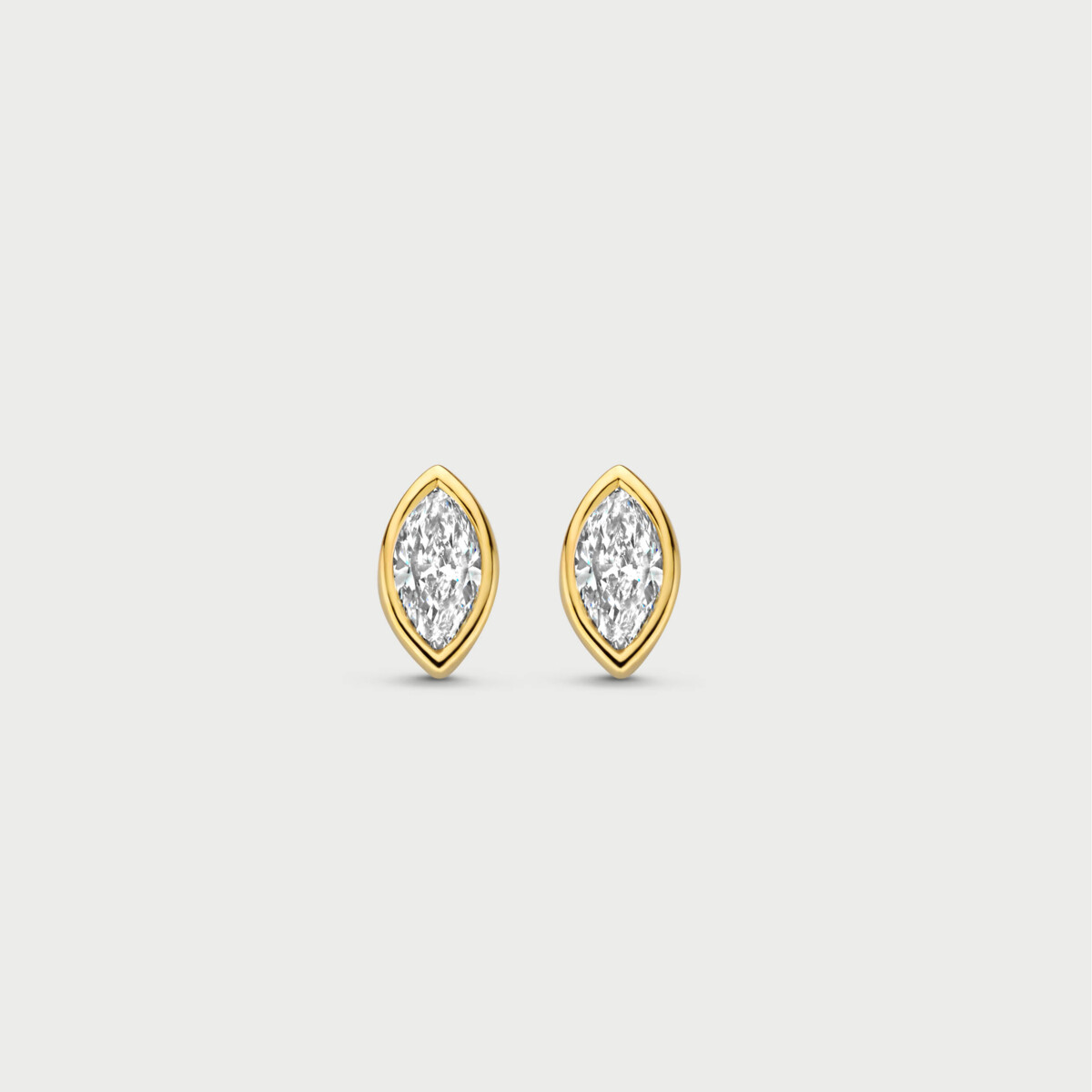 Deze M&eacute;rit&eacute; 14kt Geelgouden Oorbellen met Labo Diamant, model MCO027$, zijn gemaakt van geel goud en hebben een marquisevormige diamant van 0.52ct. Ze zijn nikkelvrij en hebben een juweelgrootte van 7.3. Draag deze elegante oorstekers voor een verfijnde look bij formele gelegenheden of als een luxueus accent bij dagelijkse outfits.