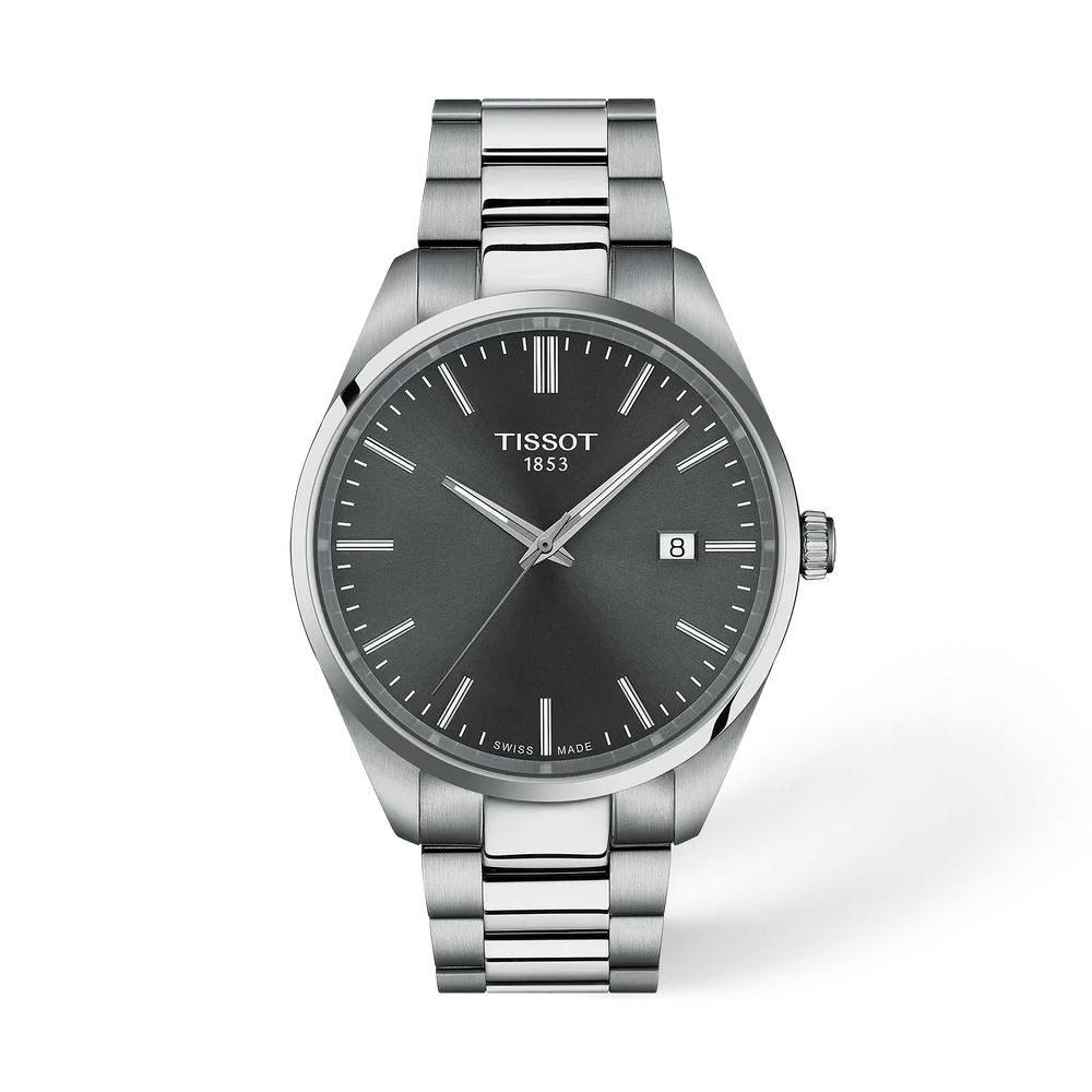 Sportieve elegantie met een luxueuze uitstraling! De Tissot PR 100 overtuigt met zijn stijlvolle antracietgrijze wijzerplaat, verfijnde zilverkleurige details en elegante roestvrijstalen schakelarmband. De combinatie van geborstelde en gepolijste afwerkingen geeft dit herenhorloge een bijzonder klassevolle uitstraling.

Het nauwkeurige Swiss Made quartzbinnenwerk, krasbestendige saffierglas en de waterdichtheid tot 10 bar (100 meter) maken dit horloge tot een betrouwbare metgezel voor iedere dag. Dankzij de Super-LumiNova op de wijzers en uurindexen blijft de tijd ook in het donker uitstekend afleesbaar. De stalen schakelarmband beschikt ook over een quick release-systeem, waardoor je deze eenvoudig kunt verwisselen zonder gereedschap.
Een perfecte combinatie van Zwitserse kwaliteit, sportieve klasse en tijdloos design!