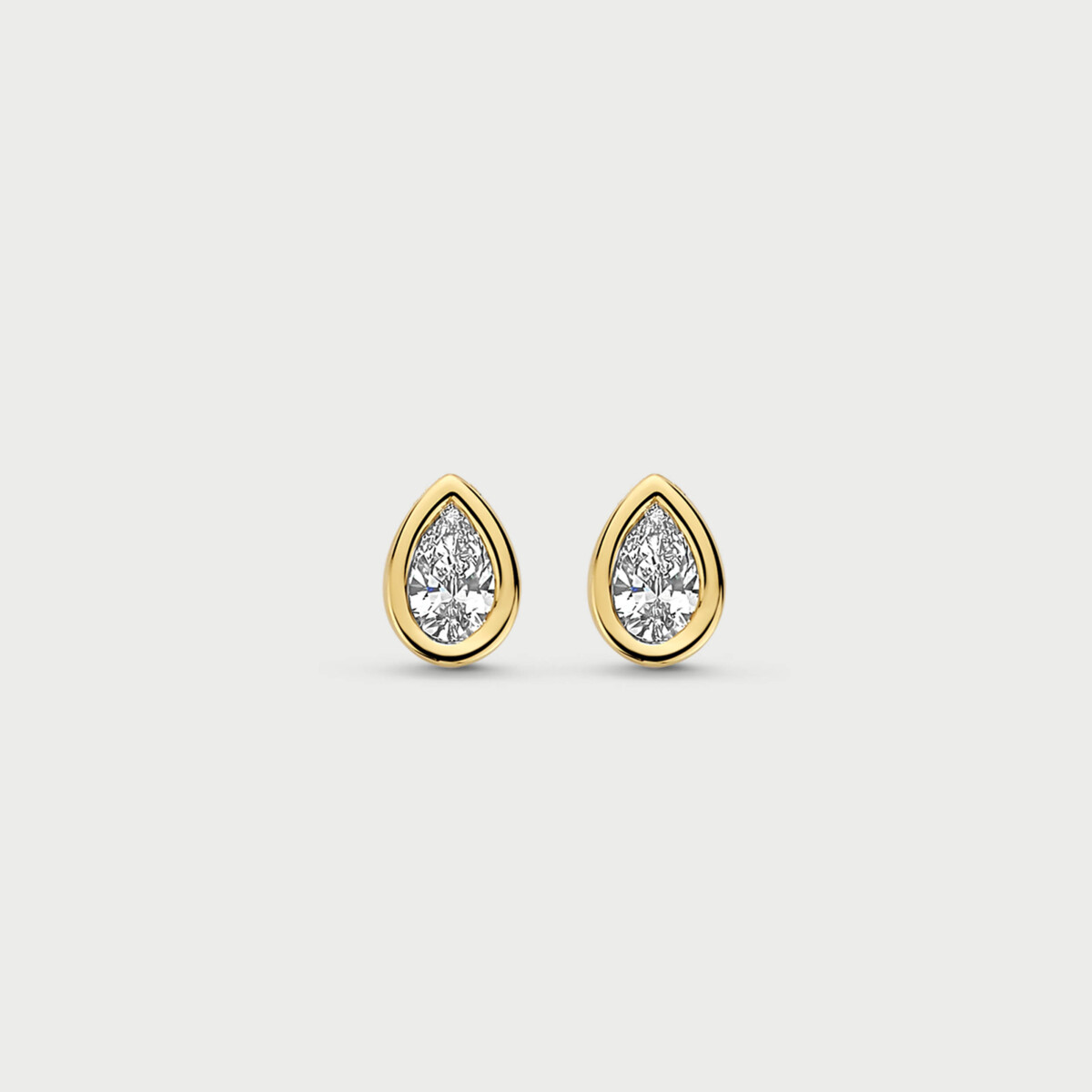 De M&eacute;rit&eacute; 14kt Geelgouden Oorbellen met Labo Diamanten in Peervorm 0.51ct stralen elegantie uit met hun prachtige lab-grown diamanten en geelgouden afwerking. Deze geelgekleurde oorbellen van 6,5 mm zijn perfect voor zowel dagelijks gebruik als speciale gelegenheden. Combineer ze met een chique jurk of een casual outfit voor een verfijnde, tijdloze look.