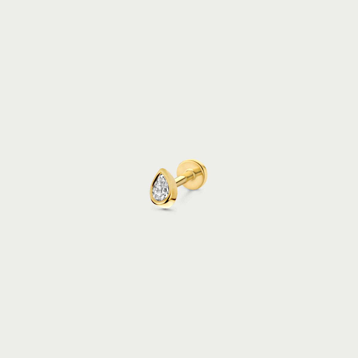 De M&eacute;rit&eacute; 14kt geelgouden piercing MCP005$ biedt een elegante uitstraling met een peervormige labodiamant. Deze nikkelvrije, gele piercing heeft een afmeting van 3,7 mm. Perfect voor een verfijnde en luxueuze look. Voeg tijdloze klasse toe aan uw sieradencollectie.