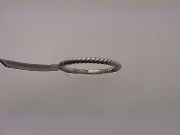 Der Ring Silber 925 rh gekordelt mit der Modellnummer 26-319/54 zeichnet sich durch sein elegantes, kordelartiges Design aus und ist aus hochwertigem 925er Sterlingsilber gefertigt. Er geh&ouml;rt zur Kategorie Schmuck, speziell Ringe, und hat die Gr&ouml;&szlig;e 54. Der Ring l&auml;sst sich am besten als stilvolles Accessoire zu formellen oder festlichen Anl&auml;ssen tragen und verleiht jedem Outfit einen Hauch von Raffinesse.