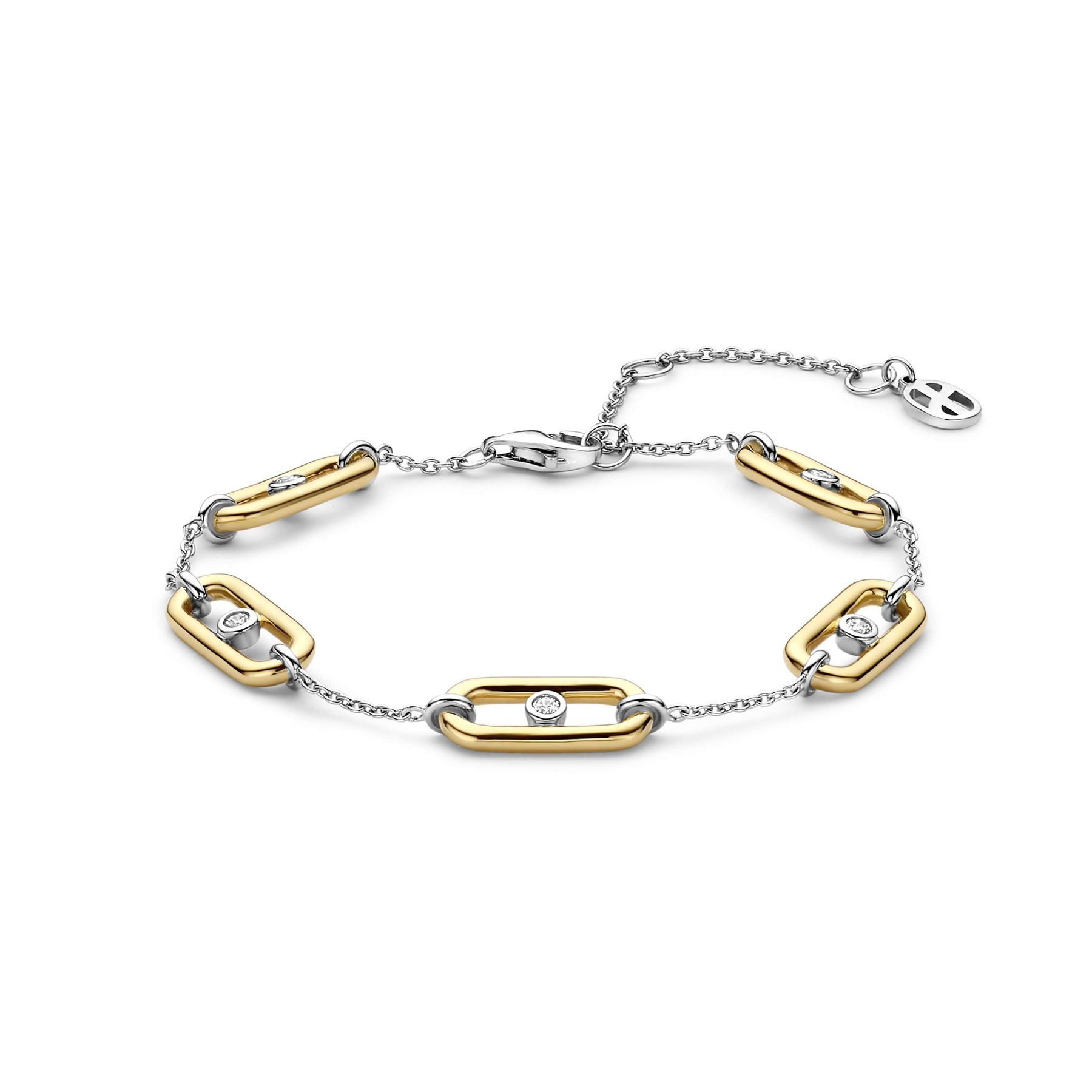 Deze verfijnde TI SENTO armband combineert een modern schakelontwerp met subtiele sprankeling. De armband is vervaardigd uit hoogwaardige kwaliteit 925 sterling zilver en bestaat uit open schakels die zijn uitgevoerd in goudkleurig verguld. Tussen de schakels zijn ronde zirkonia steentjes verwerkt, die het ontwerp een elegante en luchtige uitstraling geven. Draag deze goudkleurig vergulde schakelarmband met zirkonia solo voor een verfijnde look of combineer hem met andere armbanden voor een gelaagde styling met karakter. Het eigentijdse ontwerp past moeiteloos bij zowel een dagelijkse outfit als een meer geklede gelegenheid.

De Signature Collectie bestaat uit tijdloze ontwerpen die moeiteloos te combineren zijn. Heldere lijnen, iconische schakels en verfijnde ovale vormen komen samen in een herkenbare modern classic stijl met rust en karakter. Vervaardigd uit 925 sterling zilver en verrijkt met subtiele goudaccenten of pav&eacute; details, zorgen de uitgebalanceerde proporties en ingetogen afwerking voor een veelzijdige collectie die zich eenvoudig laat mixen en seizoen na seizoen relevant blijft. Ontworpen voor dagelijks gebruik en persoonlijke styling: draagbaar, doordacht en in balans.

&bull; Iconische TI SENTO schakels &bull; Heldere, verfijnde vormen &bull; 925 sterling zilver met goudaccenten of pav&eacute; &bull; Ontworpen om te mixen en te layeren &bull; Tijdloos en dagelijks draagbaar

