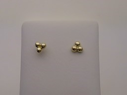 Der Paar Ohrstecker Gold 333 mit der Modellnummer 26-351 zeichnet sich durch seine elegante Gestaltung in Gelbgold aus. Diese klassischen Ohrstecker passen perfekt zu jedem Anlass und verleihen jedem Outfit einen Hauch von Eleganz. Tragen Sie sie zu formellen Anl&auml;ssen, im B&uuml;ro oder als t&auml;gliches Accessoire, um Ihren Look zu verfeinern.