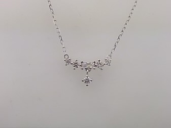 Das Collier Silber 925 rh Zirkonia (Modellnummer 26-356) besticht durch feine Zirkonia-Steine und eine L&auml;nge von 45 cm. Es f&auml;llt unter die Kategorie Schmuck, genauer gesagt Halsketten. Ideal zum Tragen &uuml;ber einem schlichten Oberteil oder Kleid, um einen eleganten Akzent zu setzen. Perfekt f&uuml;r besondere Anl&auml;sse oder als t&auml;gliches Highlight.