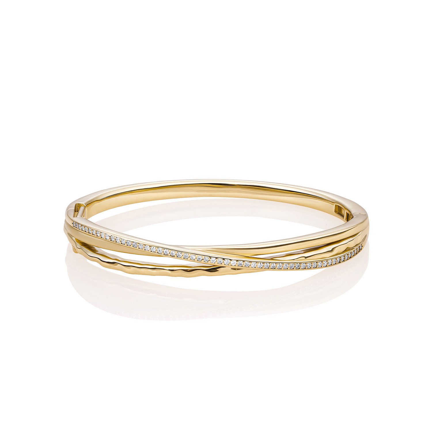 De Uneven Bangle Armband S is een bangle die moderne eenvoud koppelt aan subtiele verfijning. De onregelmatige vormgeving geeft deze armband een uniek, bijna organisch karakter dat speels afwijkt van standaardontwerpen. Deze maat S is speciaal gemaakt voor wie een smalle pols heeft en een nauwsluitende, maar comfortabele pasvorm zoekt. De zachte lijnen en lichte rondingen zorgen voor een mooi contrast met een strakke look en laten zich prachtig combineren met andere armbanden. Deze bangle voelt licht aan, glanst zachtjes en geeft elke outfit een rustige, stijlvolle touch. Ideaal voor dagelijks gebruik of als verfijnd accent bij een avondensemble. Een echte must-have voor liefhebbers van minimalistische elegantie.