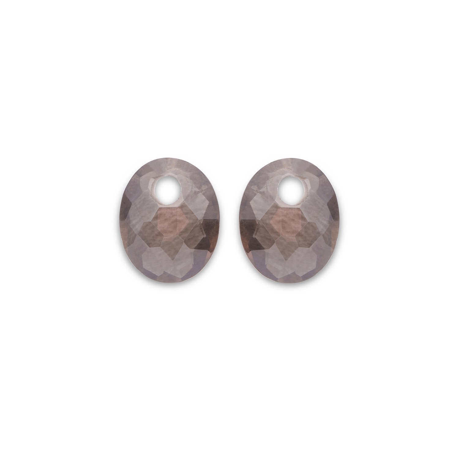 Sparkling Jewels biedt een kleurrijke collectie door het gebruik van de fijnste edelstenen. De gefacetteerde Smoky Quartz twist oorstenen zijn perfect om te combineren met verschillende oorbellen.

Gefacetteerde Smoky Quartz edelstenen
Lengte 15mm x Breedte 12mm