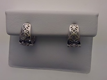 Die Creolen Silber 925 Rh mit der Modellnummer 26-367 sind stilvolle Ohrringe aus hochwertigem 925er Sterling-Silber. Sie erg&auml;nzen jeden Look perfekt und verleihen Eleganz. Ideal f&uuml;r den t&auml;glichen Gebrauch und besondere Anl&auml;sse geeignet. Kombinieren Sie sie mit l&auml;ssiger oder formeller Kleidung, um einen raffinierten Touch zu Ihrem Outfit hinzuzuf&uuml;gen. Ein Muss f&uuml;r jede Schmuckkollektion.
